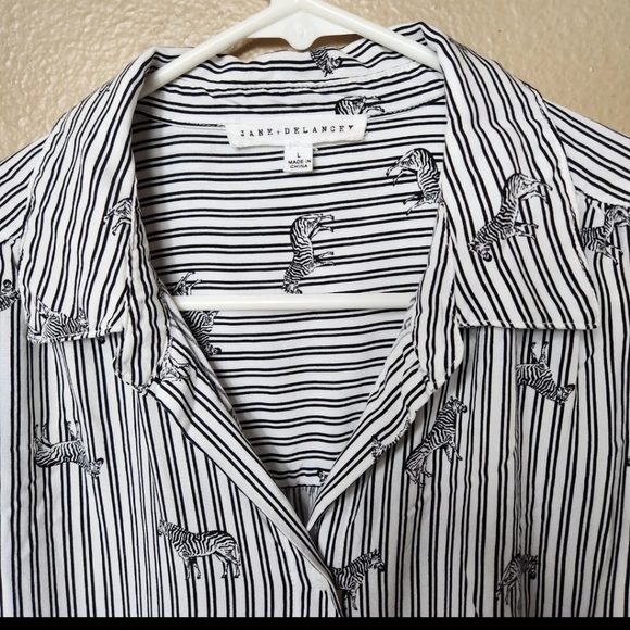 Jane + Delancey Womens Black/White Striped Zebra Print Short Sleeve Shirt-Size L - Picture 2 of 7